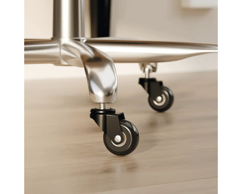 Roulettes de chaise de bureau pour sols durs en plastique et métal sur un piètement en métal sur parquet.
