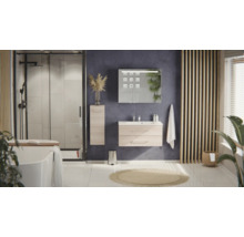 Salle de bains moderne avec meuble sous-vasque clair, armoire de toilette, douche à l'italienne et baignoire îlot. Lumineuse et organisée.