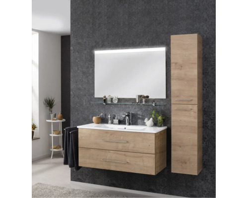 Badezimmermöbel Set in Eichenoptik mit Waschtischunterschrank, Keramikwaschbecken, LED-Spiegel, Glasablage und passendem Hochschrank.