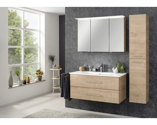 Ensemble de meubles de salle de bains moderne en aspect bois avec meuble sous-lavabo, armoire de toilette et armoire haute.