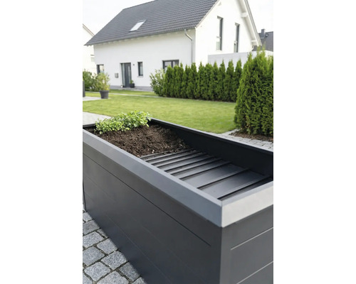 Carré potager en métal anthracite avec fond intermédiaire et herbes aromatiques dans un jardin moderne.