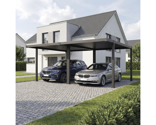 Moderner Doppel-Carport aus Metall mit Flachdach vor einem Wohnhaus, gepflasterte Einfahrt mit zwei Autos.