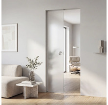 Glasschiebetür aus satiniertem Glas in einem hellen, minimalistischen Wohnzimmer mit runder Griffmulde.