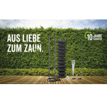 Set aus Maschendrahtzaun, Zaunpfosten, Spanndraht und Einschlagbodenhülsen für den Garten. Mit Hinweis auf 10 Jahre Garantie.