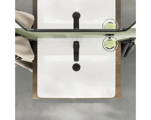 Vue de dessus d une vasque a poser rectangulaire blanche avec mitigeur noir mat et porte-savon sur une console en bois