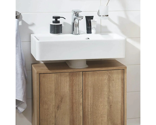 Salle de bain moderne avec lavabo rectangulaire, robinet chromé et meuble sous-lavabo aspect bois.