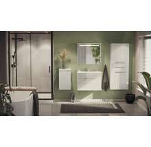 Salle de bain moderne avec meubles blancs, meuble sous-lavabo, miroir, douche à l italienne avec cadre noir et baignoire en îlot.