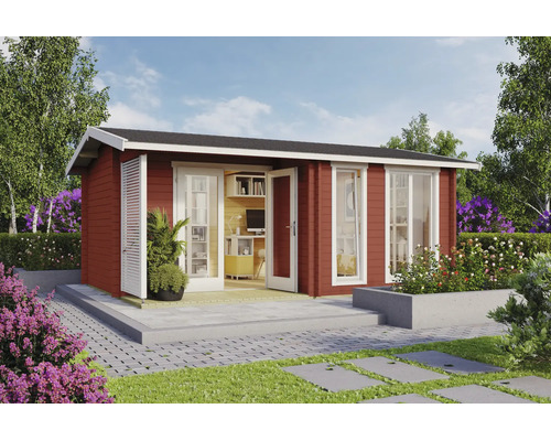 Abri de jardin en bois avec toit à deux pans, fenêtres à croisillons et portes vitrées, aménagé en bureau dans un jardin avec terrasse pavée.