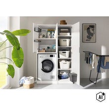 Armoire de buanderie blanche avec sèche-linge intégré, étagères, paniers à linge et fer à repasser dans une pièce lumineuse. (Image AI modified or generated)