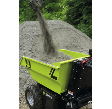 Le minidumper Zipper est rempli de sable. Brouette électrique pour chantier et jardin.
