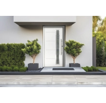 Porte d entrée blanche moderne avec insert vitré vertical et longue poignée en acier inoxydable dans une entrée lumineuse.
