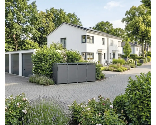 Cache-poubelle moderne en métal pour quatre poubelles dans une entrée de garage devant une maison blanche.
