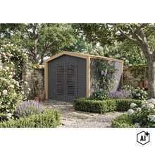 Abri de jardin moderne en bois avec double porte à persiennes dans un jardin fleuri et soigné avec un mur en pierre naturelle. (Image AI modified or generated)