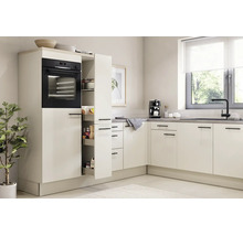 Cuisine moderne en L, façades claires, four encastré, armoire coulissante et évier avec robinet noir. Ambiance lumineuse, rangée et organisée.
