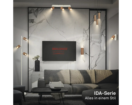 Salon avec luminaires de la série Briloner IDA, comprenant des spots de plafond, une suspension, un lampadaire et des appliques murales.