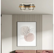 Plafonnier LED moderne avec des cadres carrés géométriques et un élément en bois, monté dans une pièce lumineuse au décor moderne.