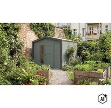 Abri de jardin en bois avec toit en appentis et porte vitrée, situé dans un jardin naturel avec des potagers surélevés et de la végétation. (Image AI modified or generated)