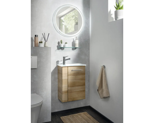 WC d'invités moderne avec meuble sous lavabo suspendu aspect bois, lavabo blanc, mitigeur et miroir rond à éclairage LED.