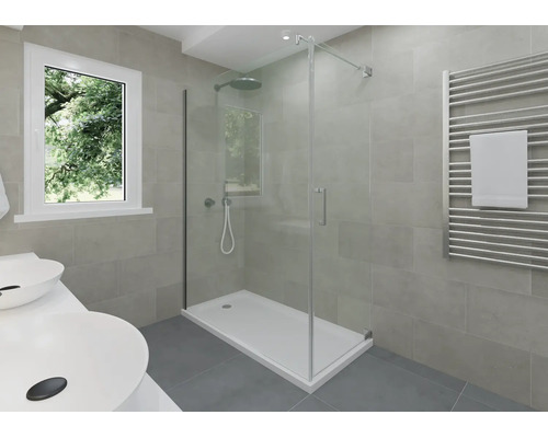 Salle de bain moderne avec cabine de douche en verre, receveur de douche blanc, radiateur sèche-serviettes et fenêtre.