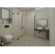 Modernes Badezimmer mit begehbarer Glasdusche, schwarzen Armaturen, Hänge-WC, Aufsatzwaschbecken auf Holzregal und rechteckigem Spiegel.