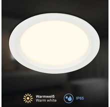 Spot encastrable LED rond avec lumiere blanc chaud et indice de protection IP65 pour pieces humides.