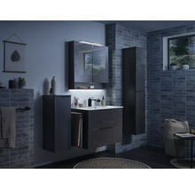 Salle de bains moderne avec meubles gris anthracite : meuble sous-vasque avec lavabo, armoire de toilette éclairée et armoires latérales.