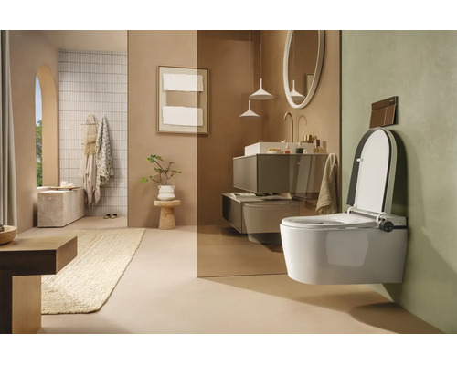 Salle de bains moderne et lumineuse avec toilettes suspendues, lavabo avec meuble et design minimaliste.