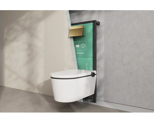Set de toilette suspendue Hansgrohe avec bâti-support et plaque de déclenchement dorée dans une installation de salle de bains lumineuse.