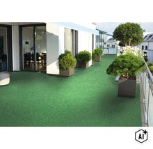 Toit-terrasse moderne avec gazon artificiel et plantes vertes en pot devant une façade résidentielle. (Image AI modified or generated)