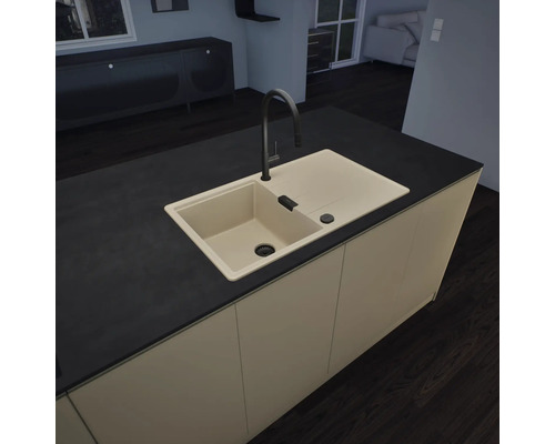 Îlot de cuisine moderne avec évier beige en matériau composite, égouttoir et robinet noir à bec haut. Plan de travail sombre.