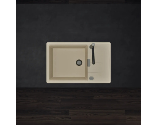 Évier de cuisine rectangulaire beige avec un bac, égouttoir et mitigeur. Vue de dessus.