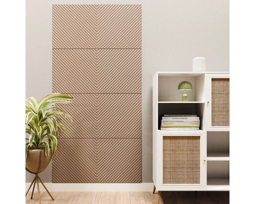 Panneau acoustique avec motif à chevrons sur un mur à côté d'un meuble et d'une plante d'intérieur.