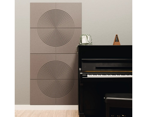 Panneaux acoustiques muraux avec motif de cercles concentriques derrière un piano noir dans une pièce moderne.