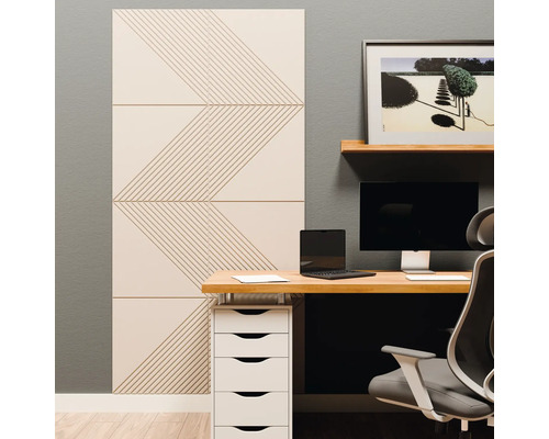 Panneaux muraux clairs avec motif géométrique de lignes dans un bureau moderne à côté d'un bureau en bois et de tiroirs blancs.