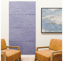 Panneaux muraux 3D modernes au motif géométrique ondulé lilas dans une pièce lumineuse avec deux fauteuils.