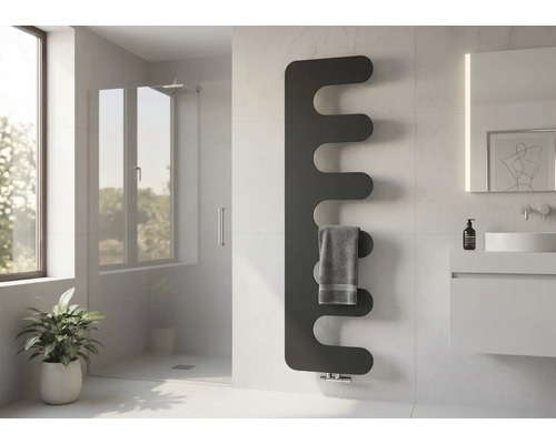 Salle de bains moderne avec radiateur sèche-serviettes design noir sur mur clair, serviette grise, meuble sous vasque et douche vitrée.
