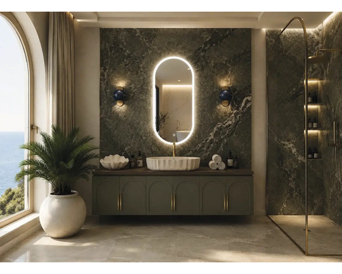 Salle de bains moderne avec mur en marbre vert, miroir LED ovale, meuble sous-vasque vert, vasque à poser et douche à l'italienne aux accents dorés.