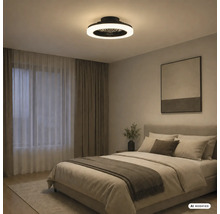 Ventilateur de plafond LED moderne avec anneau lumineux dans une chambre à coucher lumineuse avec lit double et rideaux.