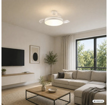 Salon moderne et lumineux avec ventilateur de plafond blanc et LED au-dessus d'un canapé beige et d'une table basse en bois.