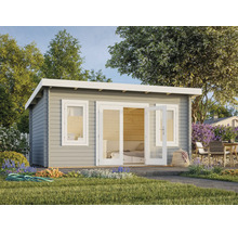 Abri de jardin moderne en bois gris avec toit en appentis, double porte blanche vitrée et fenêtre dans un jardin lumineux avec terrasse.