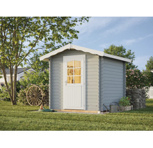 Abri de jardin classique en bois gris avec porte blanche et bordure de toit décorée dans un jardin verdoyant.
