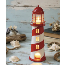 Photophore décoratif en forme de phare pour bougies chauffe-plat dans une scène maritime avec coquillages, corde et vieux bois.