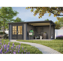 Abri de jardin moderne en bois avec toit plat, double porte vitrée et terrasse couverte intégrée dans un jardin lumineux et organisé.