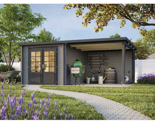 Abri de jardin moderne en bois avec toit plat, double porte vitrée et terrasse couverte intégrée dans un jardin lumineux et organisé.