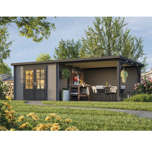 Modernes Gartenhaus aus Holz mit Flachdach, Doppelflügeltür und überdachter Terrasse mit Sitzgruppe und Außenbar im Garten.