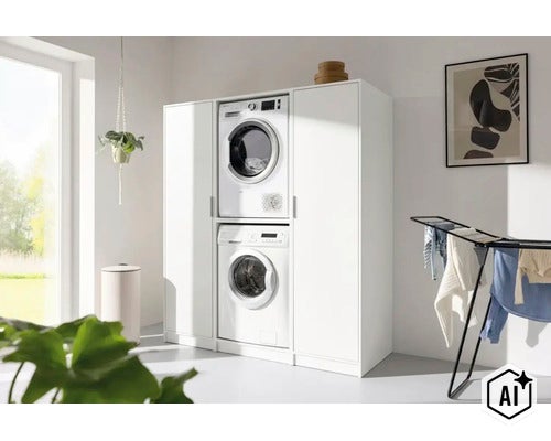 Weißer Waschmaschinenschrank und Trocknerschrank als dreiteiliges Set in einem hellen, modernen Hausarbeitsraum mit Wäscheständer. (Image AI modified or generated)
