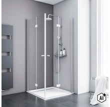 Cabine de douche carrée en verre avec profilés argentés et système de douche intégré dans une salle de bain moderne. (Image AI modified or generated)