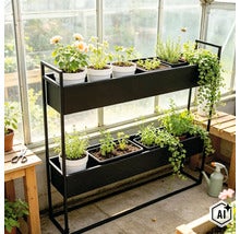 Étagère à herbes aromatiques noire à deux niveaux en métal dans une serre avec diverses plantes en pots et jardinières. (Image AI modified or generated)