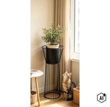 Un olivier dans un pot sur un support de plante en fil de fer noir à côté d'un chat dans un salon lumineux. (Image AI modified or generated)