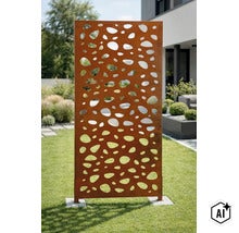 Paravent rectangulaire en métal avec motif de trous organiques, placé librement dans le jardin comme séparateur décoratif pour l extérieur. (Image AI modified or generated)